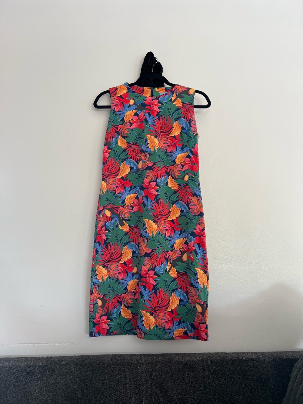 J. McLaughlin Navy Tropical Floral Shift Dress with Red and Green